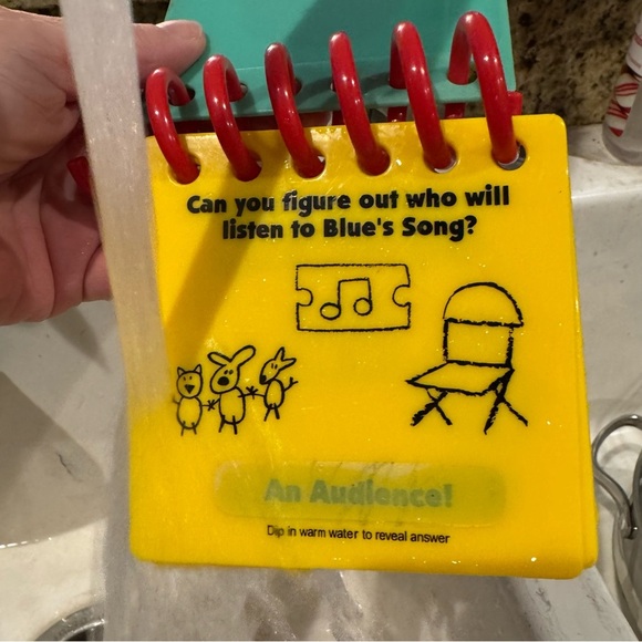 Blue’s Big Musical Handy Dandy NoteBook With Secret Revealable Clues 2000 - Picture 7 of 9